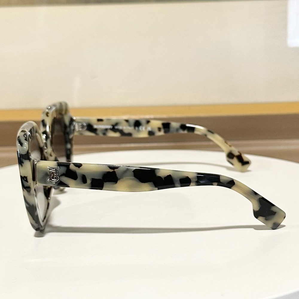 🌹BURBERRY🌹 Charlotte B4315 Beige Tortoise Sunglasses - Picture 4 of 14